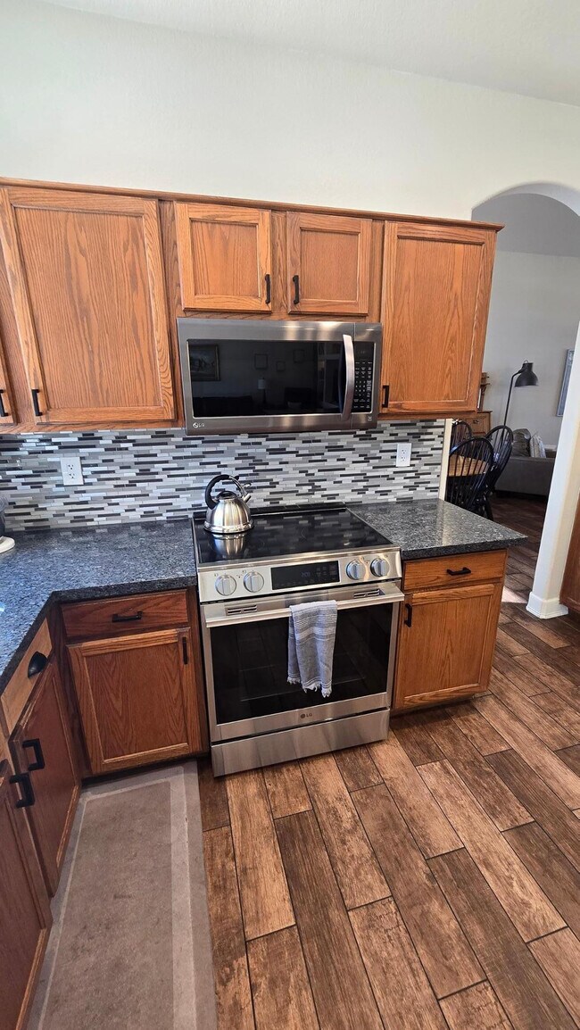 Building Photo - 8213 W Quail Ave