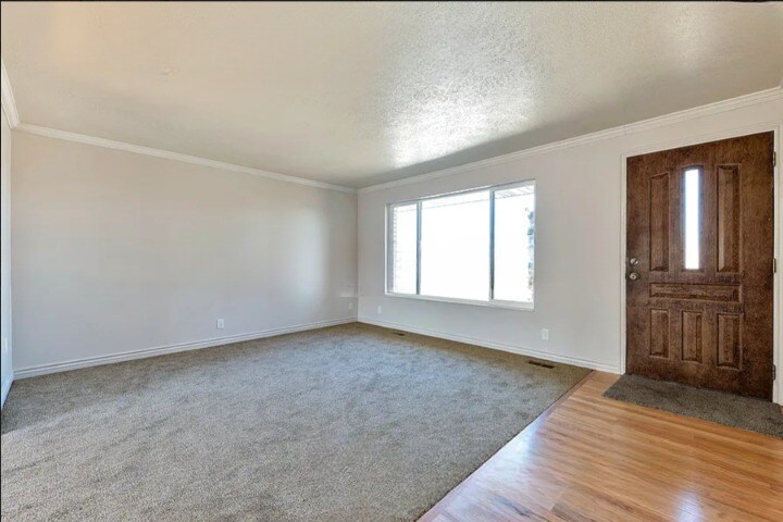 Living - 7007 W Copperhill Dr