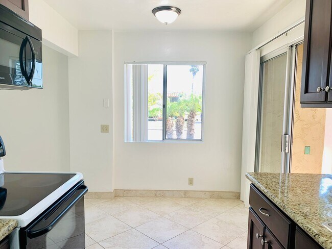Building Photo - PERFECTLY LOCATED POINT LOMA 2BD/1.5BA TOW...