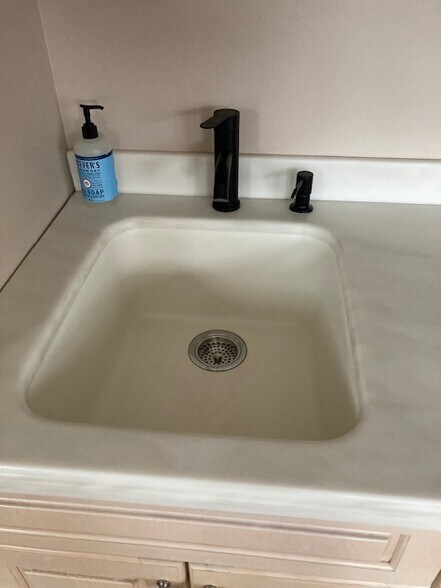 Kitchen sink - 13 Cherry Top Trl