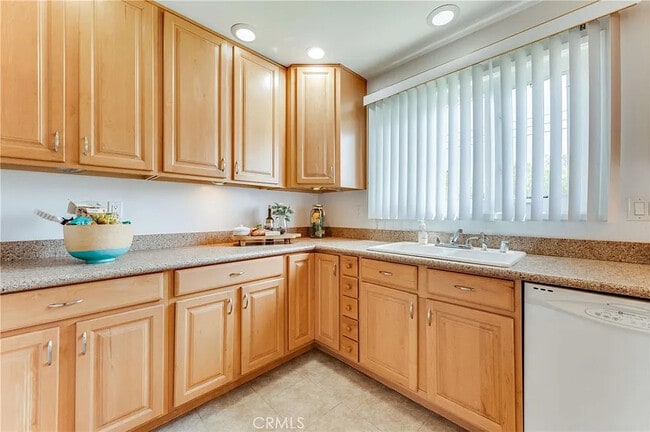 Building Photo - 7026 Schroll St