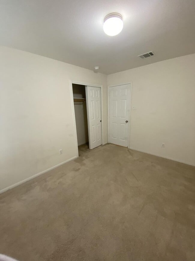 Building Photo - AVAILABLE NOW! - 2 WEEKS FREE!