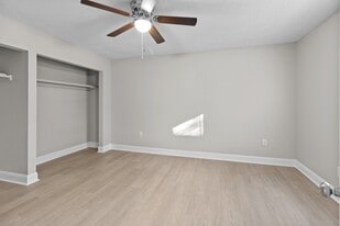 Building Photo - The Pointe on Lafayette