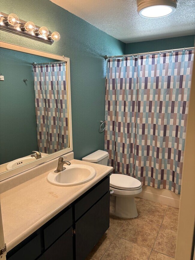 Building Photo - 3 B/R 2 BA Single Family Home in Live Oak AVAILABLE NOW!!