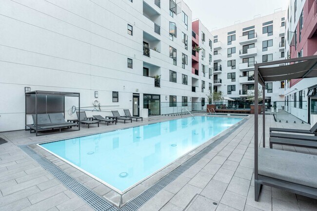 Building Photo - 1234 Wilshire Blvd