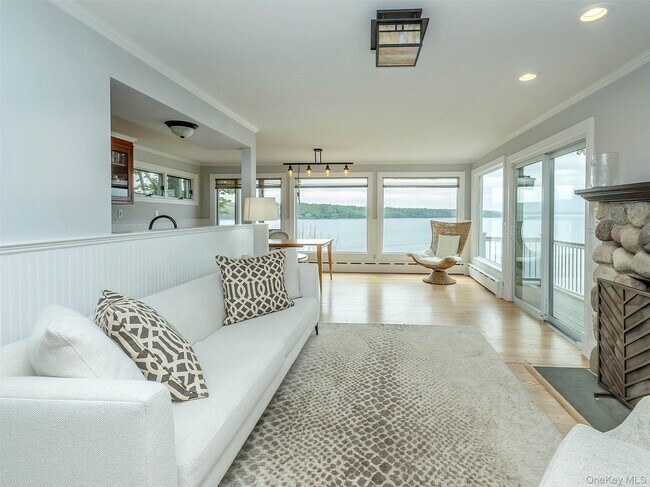 Building Photo - 24 Bay Ave