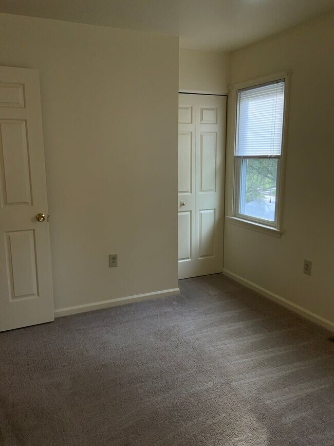 Building Photo - 1633 Chadwick Cir