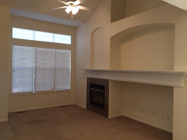 Building Photo - Beautiful 2B Condo in Lafayette's Autumn Ridge Neighborhood