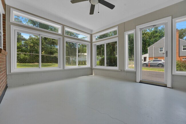 Building Photo - Beautiful Renovated 4 Bedroom 2.5 Bathroom Home for Rent!