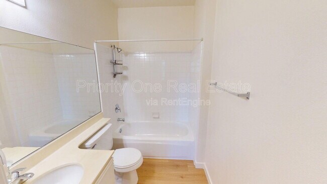 Building Photo - 10921 Sabre Hill Dr