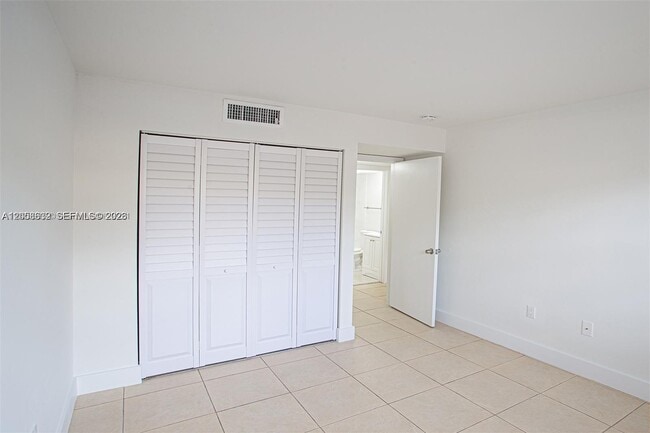 Building Photo - 15550 SW 80th St