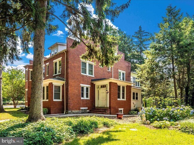 Building Photo - 316 Upper College Terrace