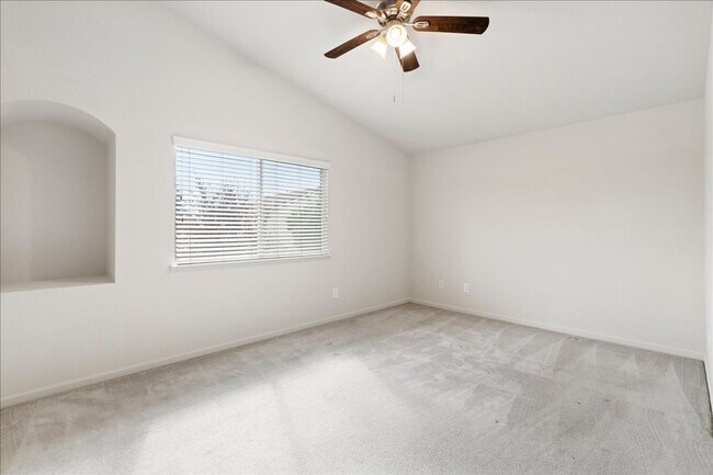 Building Photo - 7 Pewter Ct