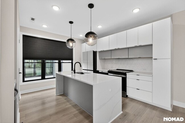 Building Photo - 215 Freeland Ln