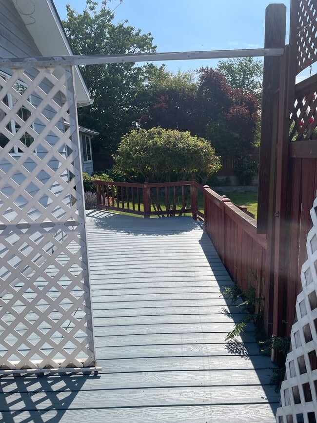 Building Photo - 2 BR/1.75 BA home in Edmonds