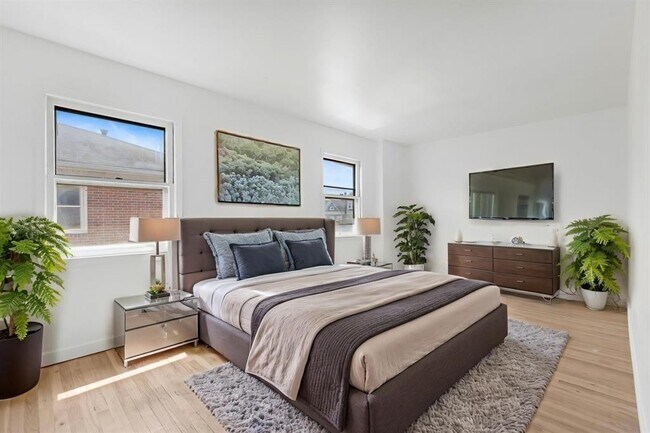 Building Photo - 43 W 30th St