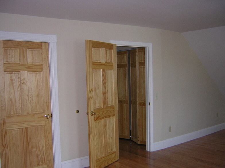 Building Photo - 55 University Ave