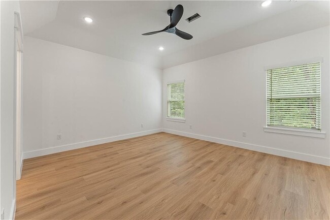 Building Photo - 49 Melbourn Dr