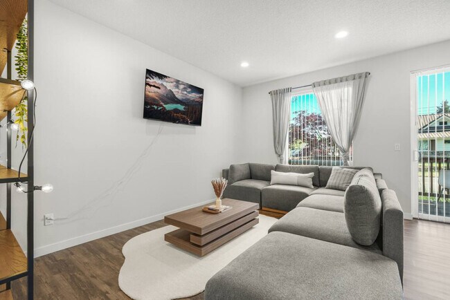 Building Photo - 2702 E 33rd St