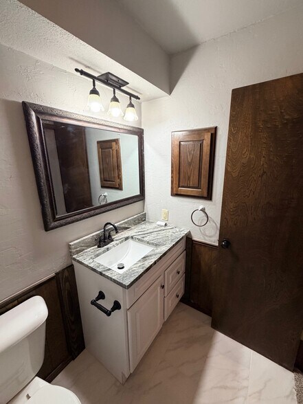 Building Photo - 1820 Windhill Ave