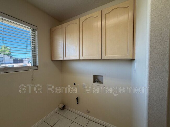 Building Photo - 3182 S Bloomington Dr W