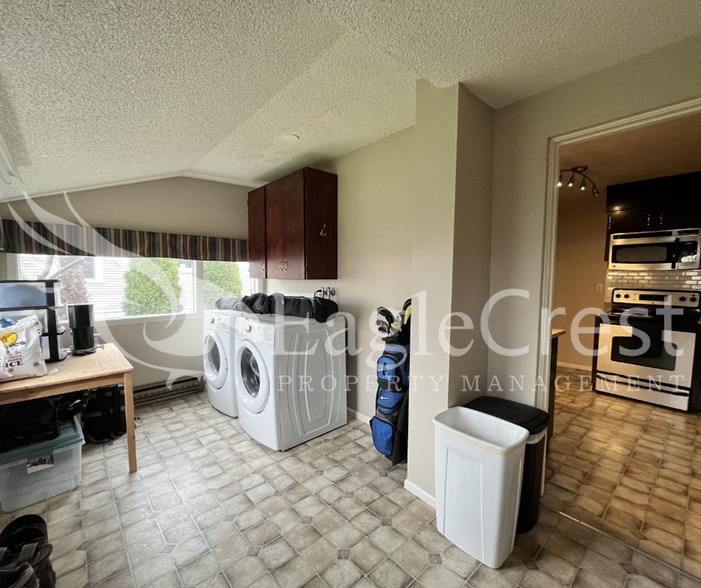 Building Photo - Spacious 3-Bedroom Home with Finished Basement & Fenced Yard