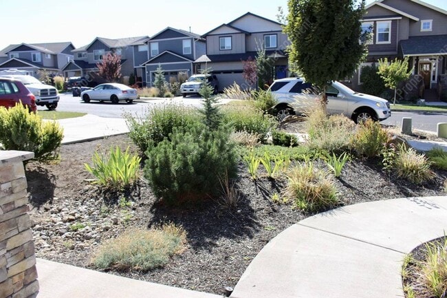 Building Photo - SW Bend Home Close to Old Mill & Deschutes River Trail