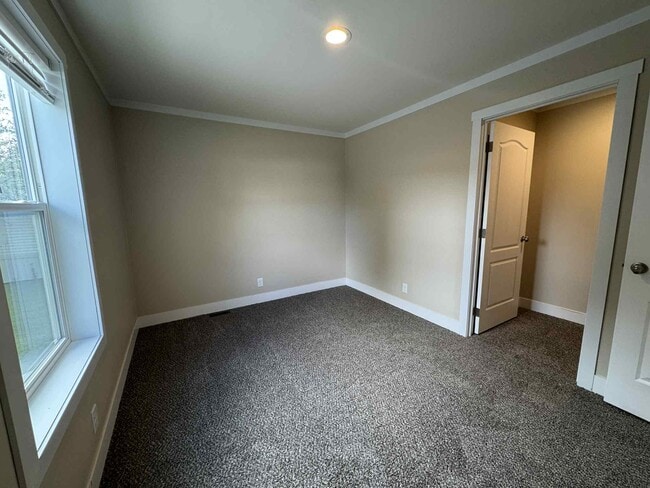 Building Photo - 48571 Lakeview Cir