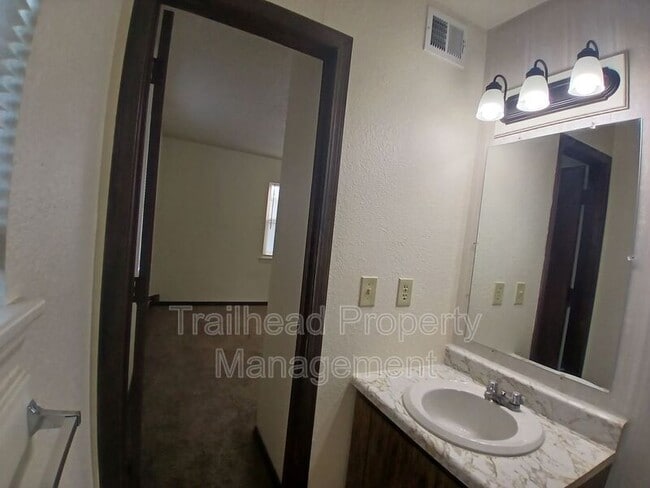 Building Photo - 1301 E Frederick St