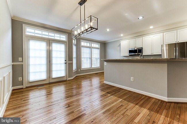 Building Photo - 953 Harrison Cir