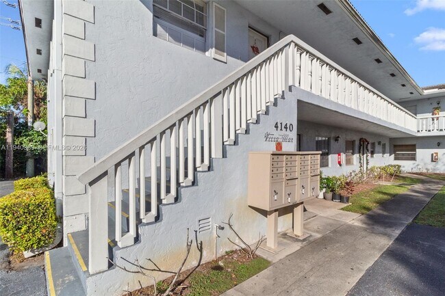 Building Photo - 4140 Woodside Dr