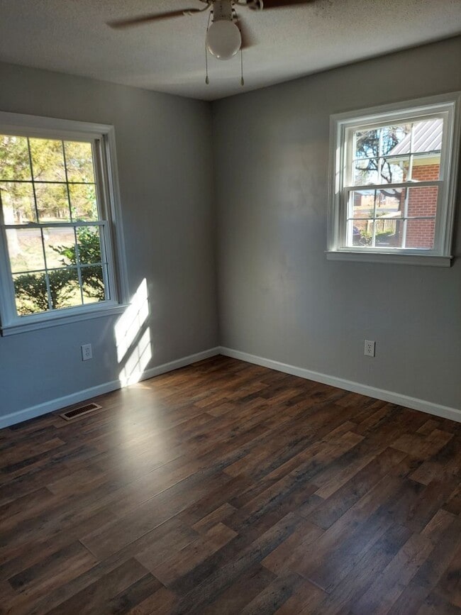 Building Photo - Ranch Home with In-Law Suite