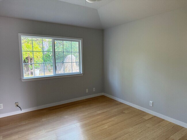 Building Photo - 929 Glenfinnan Way