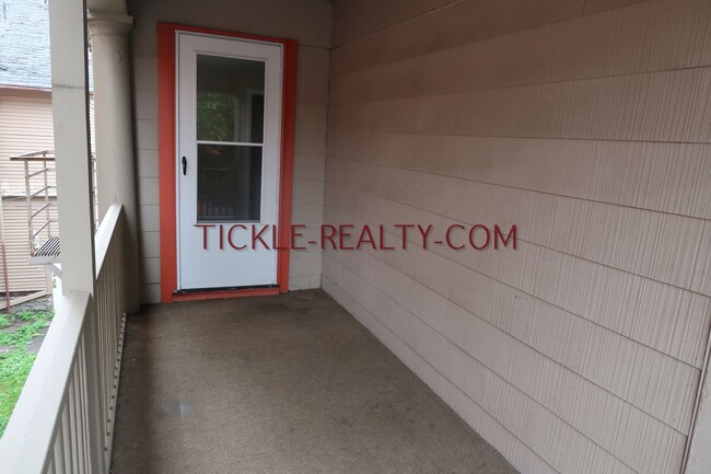 Building Photo - 164-166-166 Meigs St