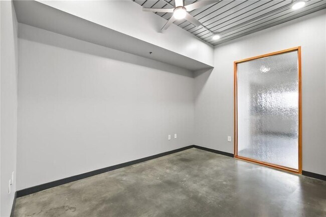 Building Photo - 620 Glen Iris Dr NE