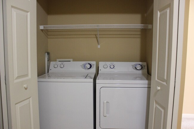 Building Photo - Two Master Suite Townhouse in Avalon Woods
