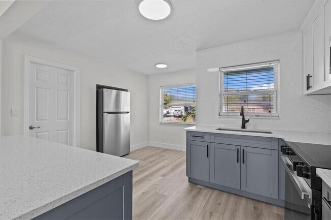 Building Photo - 310 Westwinds Dr E