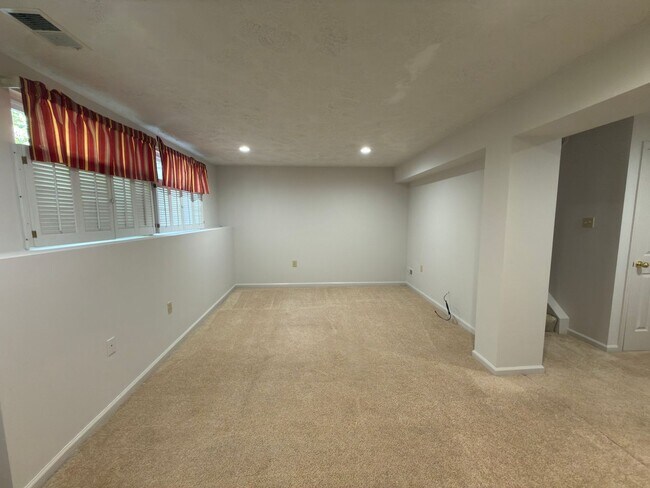 Building Photo - 3 Bed 4 Bath Townhome for Rent in Fairfax, VA!