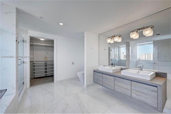 Building Photo - 400 Sunny Isles Blvd
