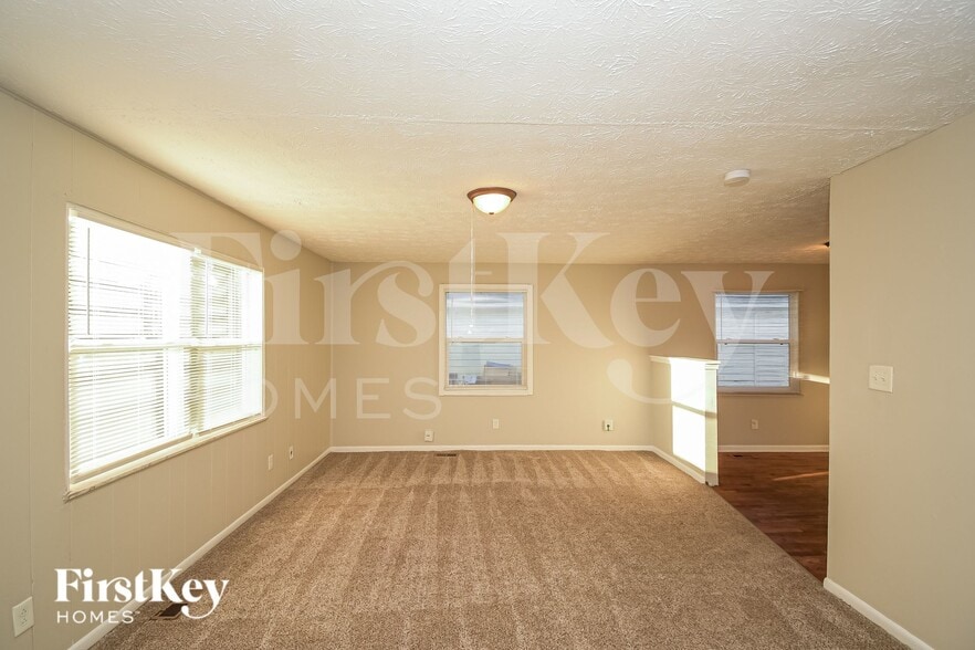 Building Photo - 4601 N Richardt Ave