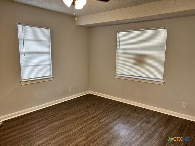 Building Photo - 807 Northside Dr