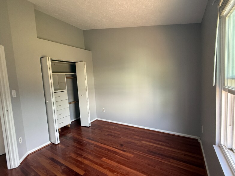 Building Photo - 102 Smoothleaf Ln