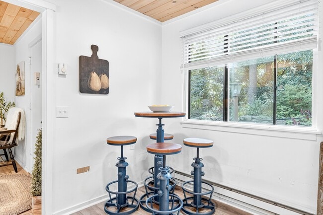 Building Photo - 401 Heritage Vlg