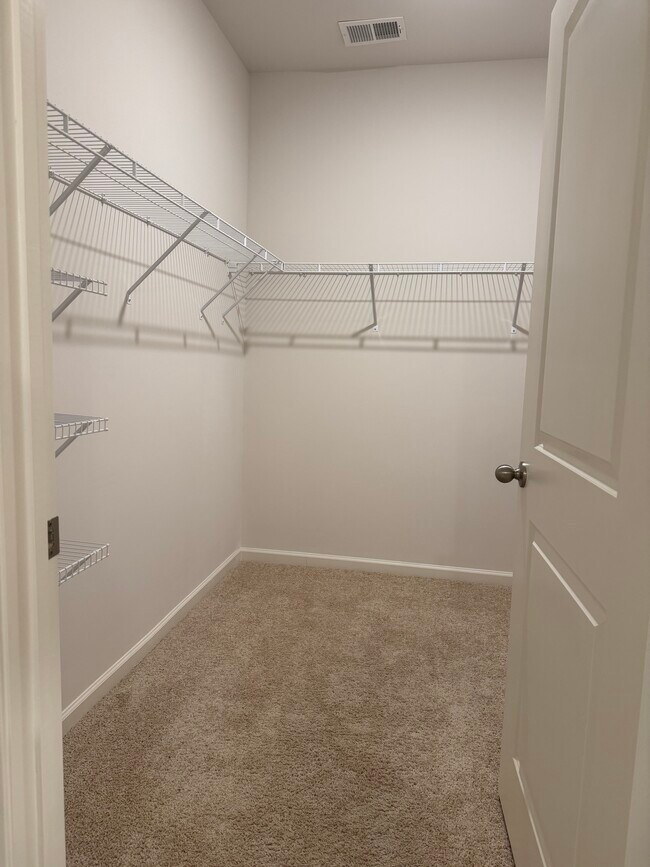 Building Photo - 839 Barlow Ln