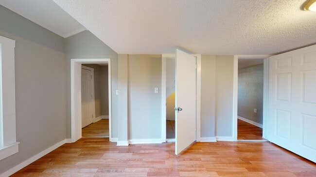 Building Photo - Clark / Fulton - 3 Bedrooms - 1 Bath - Single Family Home