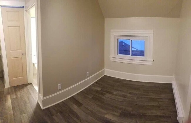 Building Photo - Large spacious 1 bedroom apartment near Viterbo