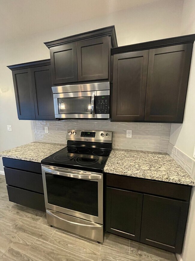 Building Photo - Home in Hayden Estates 3 bedroom, 2 bath with a 3 car garage