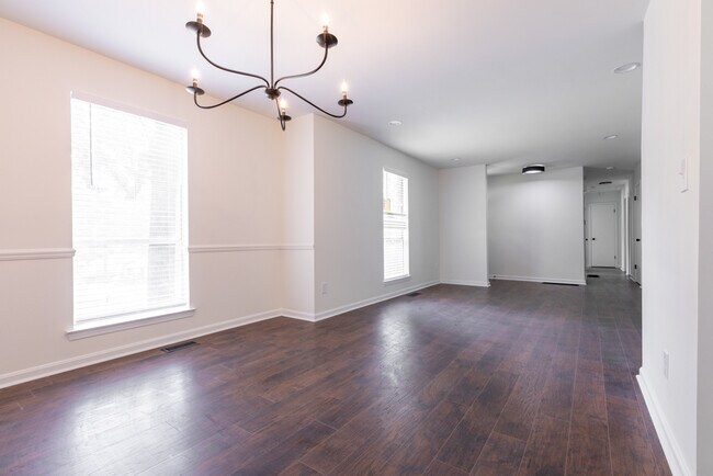 Building Photo - 605 Bonnie Bell Ln