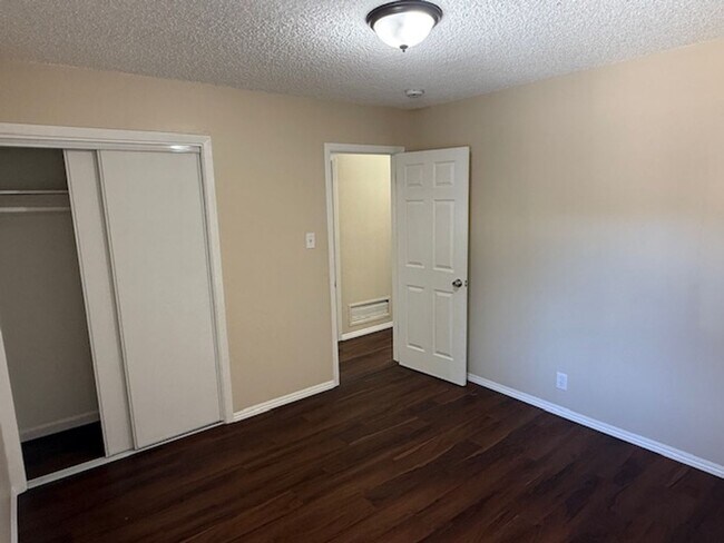 Building Photo - 3-Bedroom Rodeo Home with Brand New Kitchen!