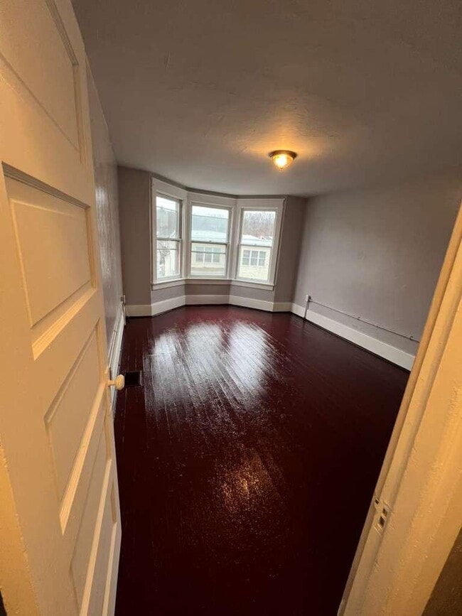 Building Photo - 804 E Pine St